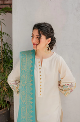 Kastoor - Winter 3PC Dhanak Embroidered Suit - BFB0089
