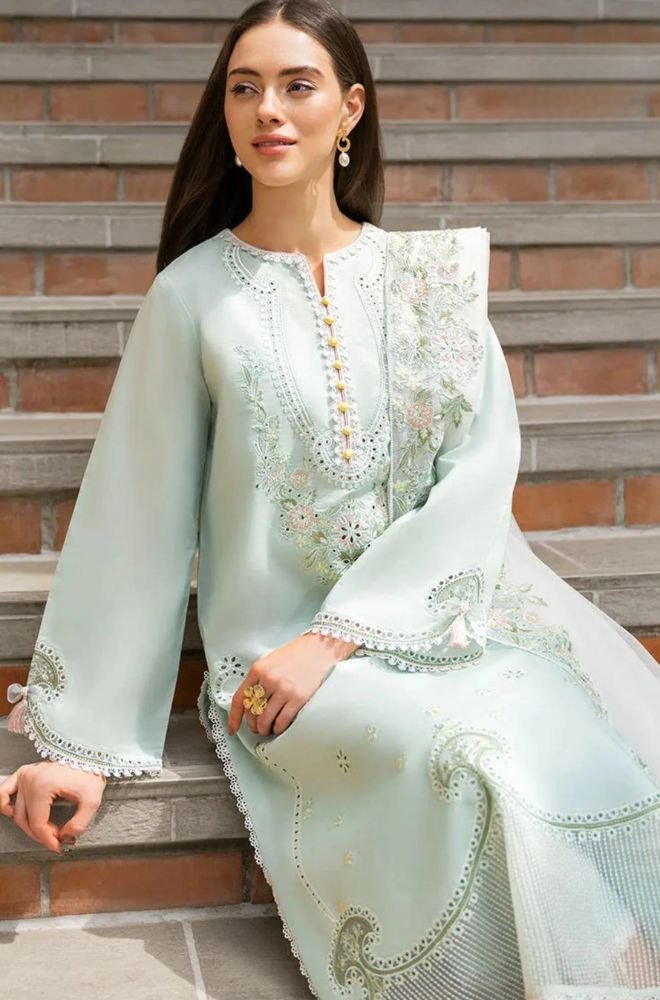 The Role of Embroidery in Pakistani Women's Fashion - BlueFery