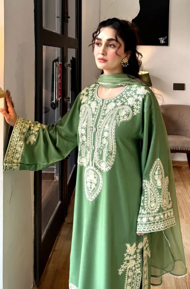 Trendy Stitched Lawn Suits – Elegant Designs for Every Occasion - BlueFery