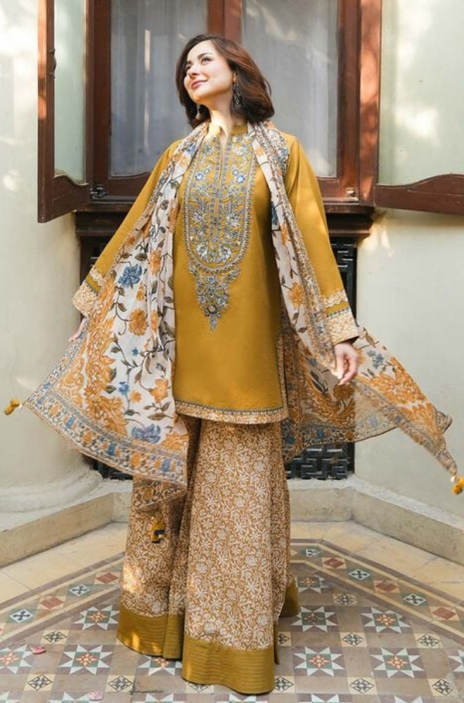 Sapphire - 3PC Lawn Digital Printed Suit- BFU0120