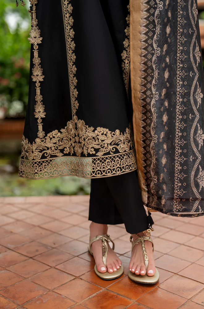 BAROQUE - Winter 3PC Dhanak Embroidered Suit - BFB0485