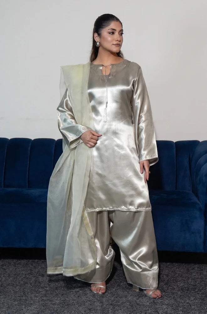 Faveza 3PC ready to wear suit in raw silk, featuring a Farsi shalwar, lace details and a four-side lace dupatta