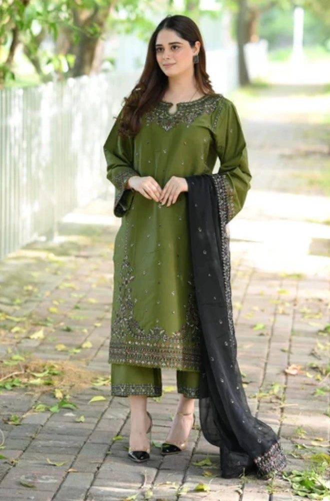 Batik - 3PC Dhanak Embroidered Shirt With Chiffon Embroidered Dupatta and Trouser - BFB01057