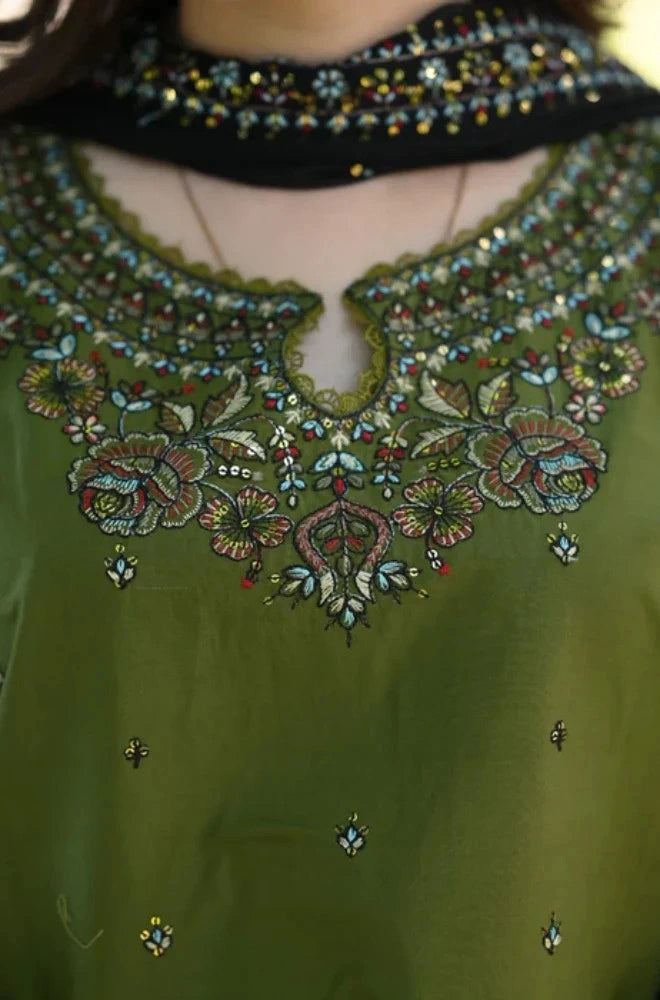 Batik - 3PC Dhanak Embroidered Shirt With Chiffon Embroidered Dupatta and Trouser - BFB01057